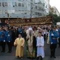Spasovdanska litija u Beogradu Na čelu patrijarh Porfirije sa žezalom Svetog Save, u koloni premijer Macut, ministri i veliki…