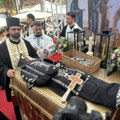 Završeno svečano presvlačenje moštiju Svetog Zosima u manastiru tumane Svetu ahrijerejsku Liturguju služio je Patrijarh…