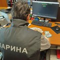 Carinici otvorili paket, pa odmah posumnjali! Zatekli svežanj novčanica, ali onda... Ako i vi to uradite, morate ispoštovati…