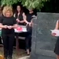 Ovo su poslednje reči oca Jovane Jeremić Voditeljka se guši u suzama tokom govora na očevoj sahrani! (video)