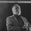 Ko je bio Halid Bešlić? Posle odsluženog vojnog roka uzeo mikrofon u ruke