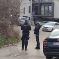 "Žena je ležala u lokvi krvi, a pored su stajala dva muškarca." Ubio kumu nasred ulice pa uperio pištolj u prolaznika -…