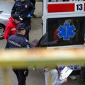 (Foto) Ovo je žena koja je mužu zarila nogar od stola u srce: Policija je izvela iz stana u kojem je pronađeno telo