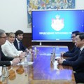 Vučić sa kineskim stručnjakom za AI Kaj-Fu Lijem FOTO