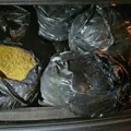 (Foto) Konfiskovano 140 kilograma rezanog duvana pronađenog u gepeku kod Paraćina
