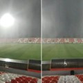 Haos zbog nevremena - potop na stadionu! Nebo se sručilo sat pre utakmice (video)