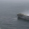 Holandija: Zapaljeni teretni brod odvučen na novu lokaciju (VIDEO)