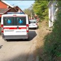 Hitna pomoć ispred kuće u kojoj je ubijen dečak: Dramatične scene na mestu jezivog zločina u Niškoj Banji, uviđaj traje…