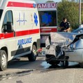 Automobili smrskano, tri osobe povređene Teška saobraćajna nesreća, delovi vozila svuda po putu (video)