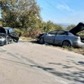 Dva vozača povređena u sudaru u naselju Vinik