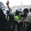 Londonu u haosu, Hiljade ljudi podržalo palestinu Demonstranti bacali flaše i baklje na policiju (video, foto)