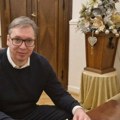 Predsednik Vučić čestitao Osmi mart: Vi ste stub porodice i države