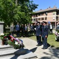 Delegacija Ministarstva odbrane i Vojske Srbije položila venac na spomenik palom borcu sa Košara Tiboru Cerni