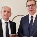 Knežević poklonio Vučiću Njegoševa dela: Ne za kućnu biblioteku, već za Ujedinjene nacije