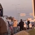 Na ove tri lokacije u Beogradu saobraćaj stoji: Ljudi izgubili strpljenje pa izašli iz vozila nasred auto-puta