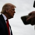 Da li je ovo način da stranci kupe pristup Donaldu Trampu i usput obiđu odaje Bele kuće?