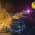 Nadvožnjak pao na voz: Teška nesreća u Rusiji, u toku je spasavanje putnika ima žrtava (video)