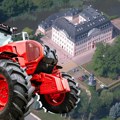Traktor iza sebe ostavio haos: Na dvorcu pričinjena šteta od 200.000 evra, priča je neverovatna
