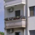 Prve fotografije sa mesta požara u Surčinu: Devojka (30) sa teškim povredama prevezena u crvenu zonu Urgentnog centra