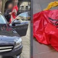 Nepoznati počinioci postavili zastave tzv. OVK i Albanije na ulazu Ambasade Srbije u Hagu