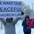 'Beograde, da li nas čuješ': Meseci protesta ispred srpske crkve u Klivlendu