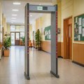 SAZNAJEMO: Koliko su koštali detektori metala! kako će funkcionisati, ko je ovlašćen, ko sme da pretresa decu? Metal detektori…