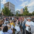 Akcija studenata na Slaviji uoči protesta: „Veliko štampanje“ uz prisustvo pristalica SNS-a i policije (VIDEO)