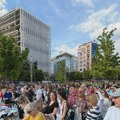 Akcija studenata na Slaviji "Veliko štampanje" pred skup u subotu, i pristalice SNS postavile svoje štandove (FOTO/VIDEO)