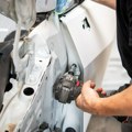 Na tržištu rada teško pronaći autolimare iako plata ide i do 180.000 dinara: Koja su još zanimanja deficitarana?