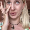 Ruskinja iz Novog Sada plakala zbog pridike mušterije u njenoj radnji: "Zašto ne znaš srpski?"