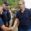 Vučić stigao u Deliblatsku peščaru: Razmere uništenja šume su velike, važno da nema žrtava