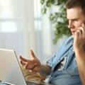 Telefon vam se slabo čuje tokom poziva? Evo kako da ga sredite za 10 sekundi jednim predmetom iz kupatila