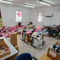 (Foto) Osuđenici iz zatvora u Zaječaru raznežili Srbiju! Slatkiši, igračke i radost za 160 mališana iz najugroženijih porodica…
