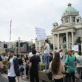 „Devojčica prodaje krofne jer je država prodala i obraz i dušu“: U toku je deveti protest „Srbija protiv nasilja“