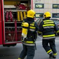 Okončana drama u Zemunu kod Doma zdravlja: Vatrogasci spasili čoveka koji je visio sa klima uređaja