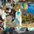 Učenici Umetničke škole u Užicu oslikavaju zid koji se nalazi od Narodnog muzeja do naselja Dovarje (VIDEO)