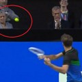 VIDEO Kad je Novak ovo uradio odmah je bio diskvalifikovan: Medvedev napucao navijačicu lopticom u lice