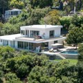 Vampirica Nina kupila vilu na Holivud Hilsu: Imanje ima privatni prilaz i bazen s pogledom na čudesnu dolinu (foto)