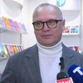 Vesić na Sajmu knjiga potpisivao svoju monografiju "Digitalni politički marketing"