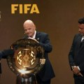 Infantino izvadio ogroman ključ, pa "otključao" novi pehar Svetskog prvenstva: Ronaldo gledao u čudu