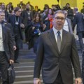 Šta sve Vučić radi na Svetskom ekonomskom forumu: Sendvičar u Beogradu, sendvičar u Davosu (FOTO)