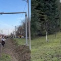 „Deda, mi te volimo“: Pogledajte dirljive scene podrške građana studentskoj koloni na putu ka Novom Sadu FOTO VIDEO