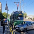 Udes kod Sajma: Sudarili se tramvaj i automobil, tramvaji ne idu (foto)