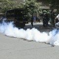 Haos na ulicama, Demonstranti traže raspuštanje vlade Policija u Keniji pustila suzavac na one koji protestuju(Foto)