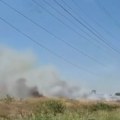 VIDEO Ponovo gorela divlja deponija u Futogu: Dim i nesnosan smrad širio se celim naseljem