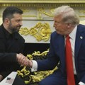 Prijateljski stisak ruke, šale i tapšanje po ramenu: Sastanak Zelenskog i Putina - svi su optimisti