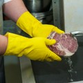 Da li treba oprati meso pre kuvanja? Stručnjaci dali konačan odgovor – vodite računa o ovome