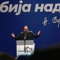 Advokatica: Dovođenje migranata na skupove SNS je primer držanja ljudi u potlačenom položaju
