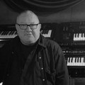 Legendarni muzičar umro u snu: Imao je 66 godina, tužne vesti potvrdili njegovi saradnici