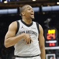 Čak 21 trojka za ubedljiv trijumf: Pogledajte kako je San Antonio stigao do pobede protiv Hjustona! (video)
